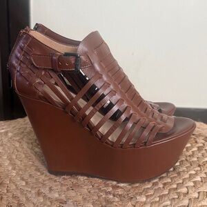 Vera Wang Collection Marrone Brown Riley Wedge Sandals